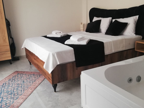  gece  -  Kasım
  | Dalyan'da Romantik Balayı ve Aile Tatili İçin Bahçeli Villa - 2 Kişilik Kapasite